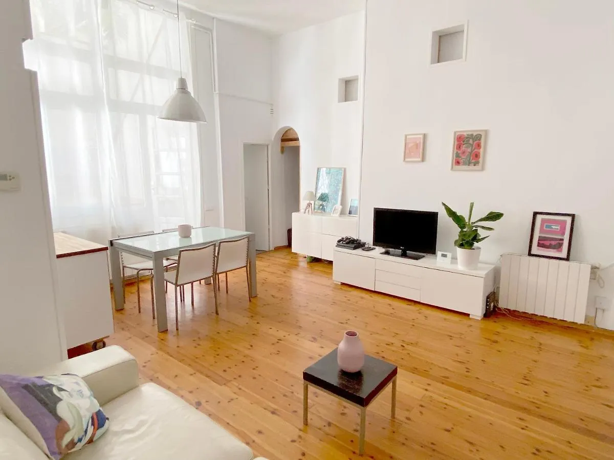 Artsy Apartment In Poble Sec - Plaza Espanya Barcelona